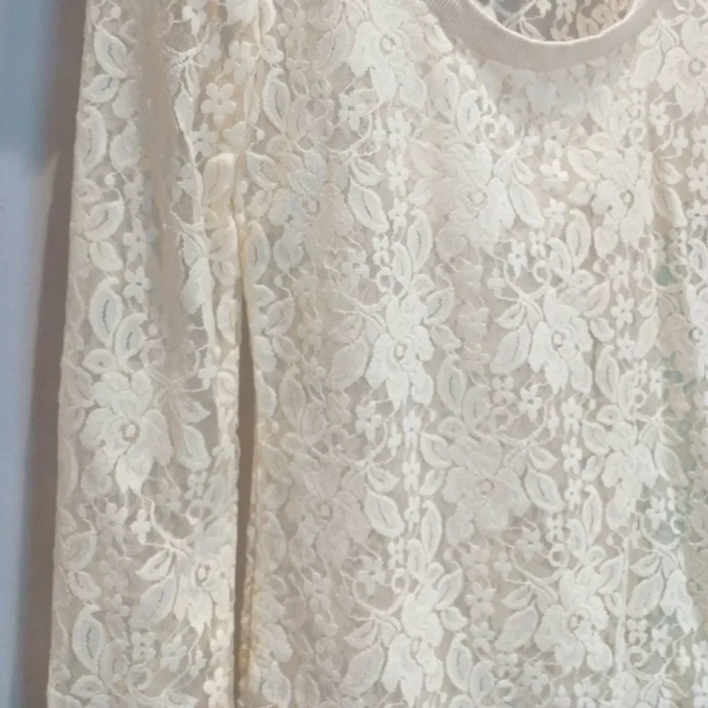 💰3/$30 Lace long sleeve - Picture 5 of 7